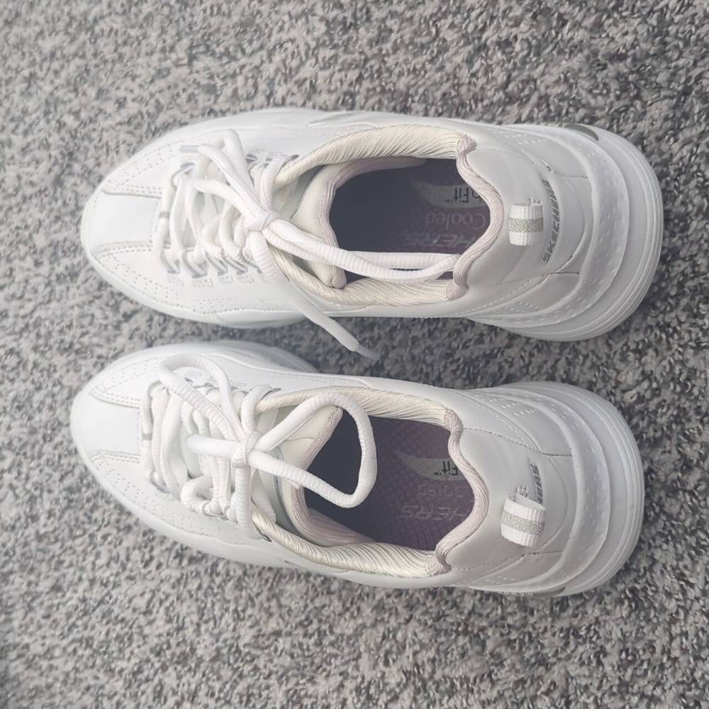 White women's Skechers arch fit tennis shoes - Picture 4 of 5
